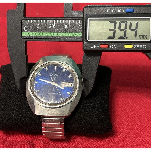 Vintage‎ Legant QS Electronic Watch Day Date Blue Dial Needs Batteries